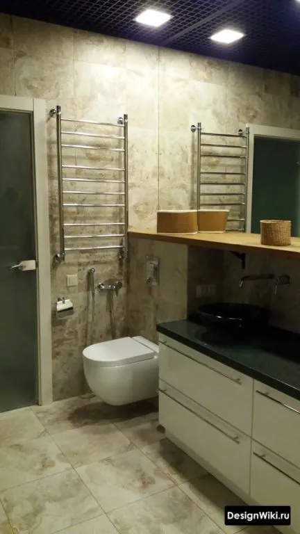 Альтернативный вариант потолка решеткой для ванной