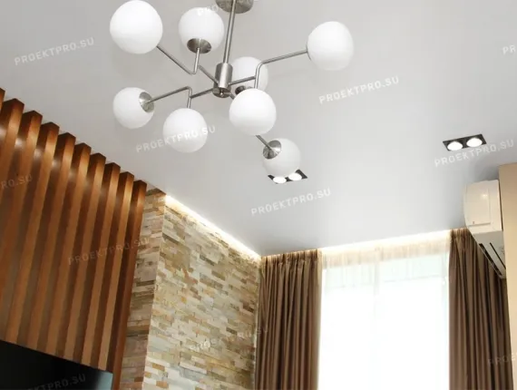 Натяжной потолок со встроенным карнизом и подсветкой