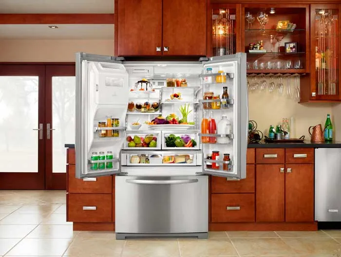 Холодильник с нижней морозильной камерой