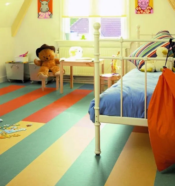 Натуральный линолеум особо хорош для детских комнат и спален