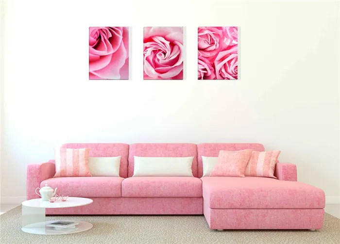 Модная-картина-розовые-розы-в-интерьере-гостиной