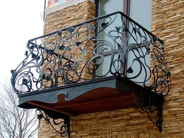 фото: кованый балкон