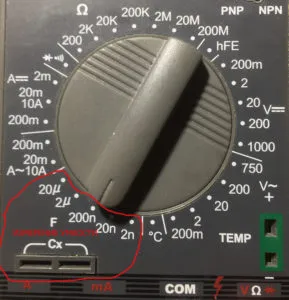изображение разьема мультиметра для измерения емкости