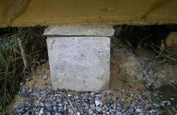 бетонный блок