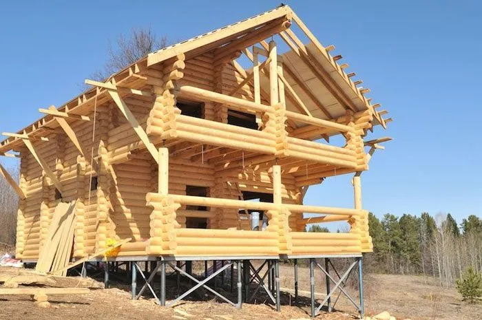 Деревянный дом на свайно-винтовом фундаменте