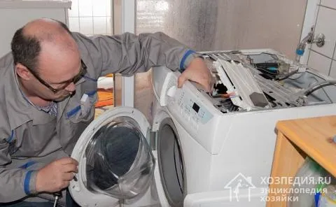 Разборка стиральной машины с фронтальной загрузкой начинается со снятия верхней части