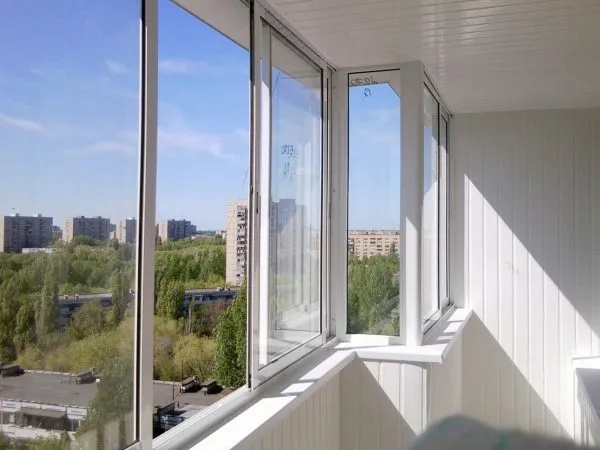 Балкон с окном