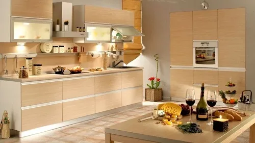 Освещение различных элементов кухонного гарнитура не только создает комфортную рабочую зону, но и придает ей декоративность.