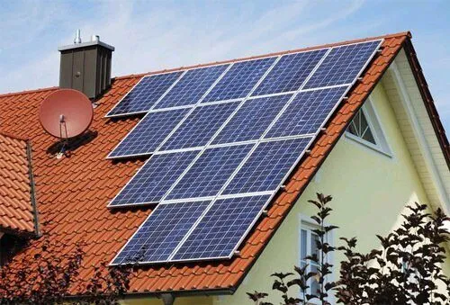 Солнечные батареи на крышах.