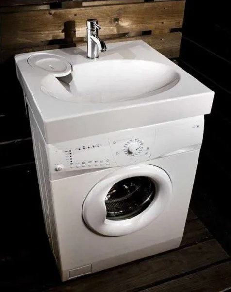 Для размещения стиральной машины под раковиной требуется специальная раковина.
