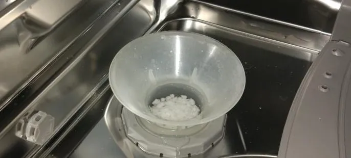 Посудомоечная воронка для вливания соли, чтобы избежать соли