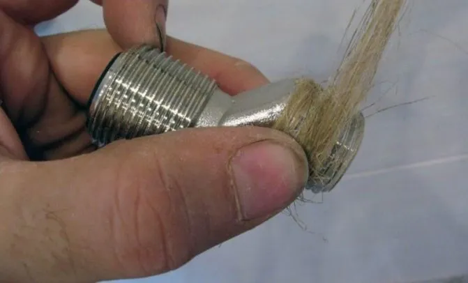 Причудливые куски крана отделяются методом удаления сломанных кусков с помощью нити