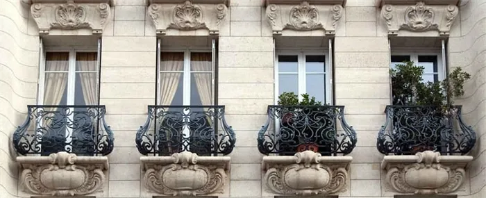 Французский балкон в многоквартирном доме