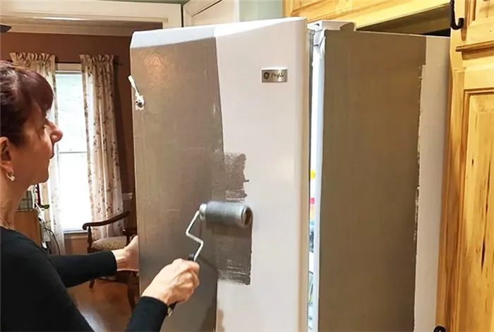 Красьте холодильник только в цвет эмали или только молотком. Современные цвета дают необыкновенный эффект и очень долговечное покрытие.
