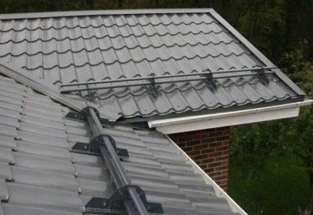 Размещение снегозадерживающих устройств на крыше