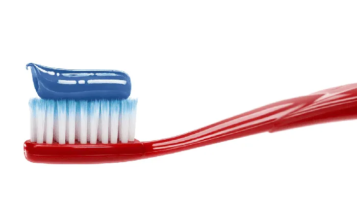 Вместо отбеливателя можно использовать зубную пасту