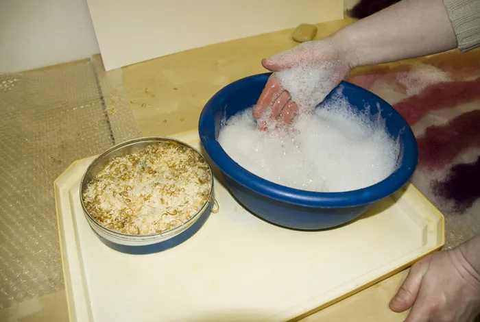 Приготовление мыльного раствора для очистки валиков