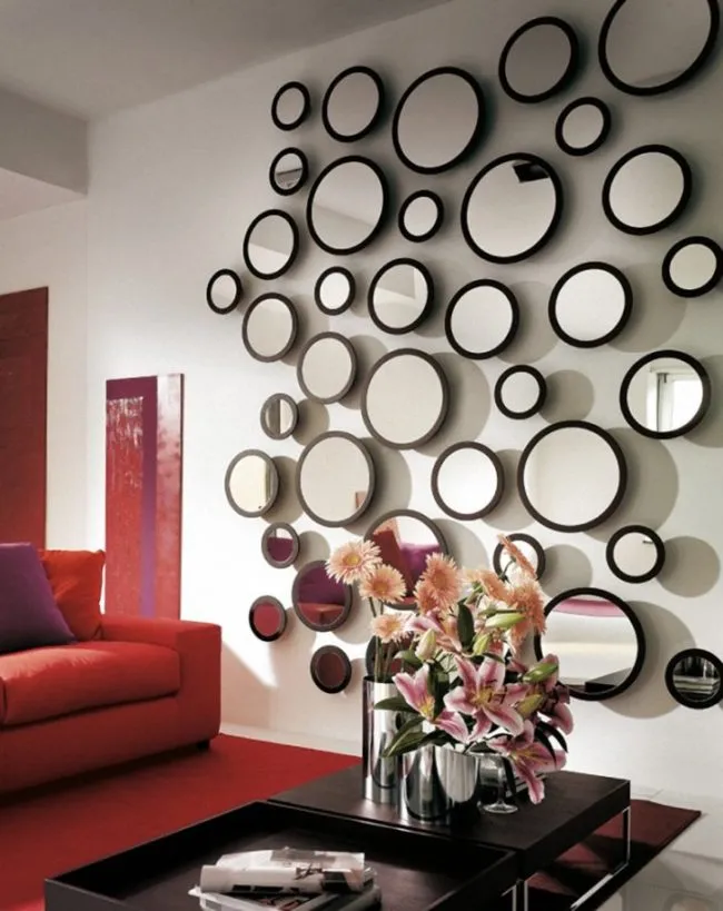 Фото декорирования стен маленькими зеркалами