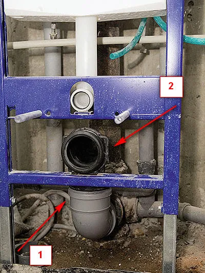 Настенный монтаж системы канализации и подключение унитаза.