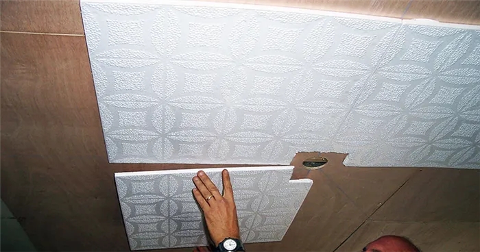 Особенности декорирования потолков пенопластовыми плитками
