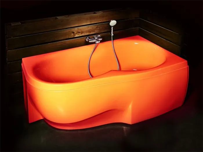 Акриловая ванна хорошо сохраняет тепло, что позволит нежиться, не добавляя горячей воды в процессе