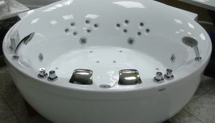 Гидромассажная ванна должна быть снабжена специальным оборудованием