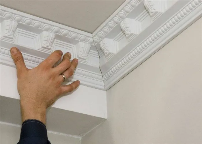 Потолочный плинтус для натяжного потолка или ПВХ вставка: советы по выбору, технология монтажа