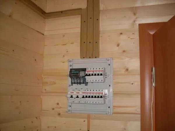 Щиток электрический в деревянном доме