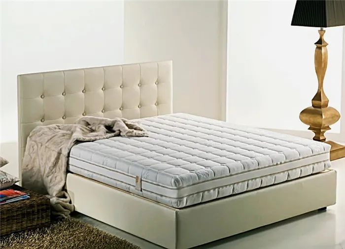 Роскошная кровать с большим матрасом