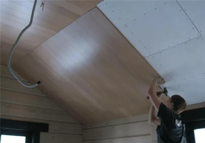 Как отделать потолок ламинатом своими руками