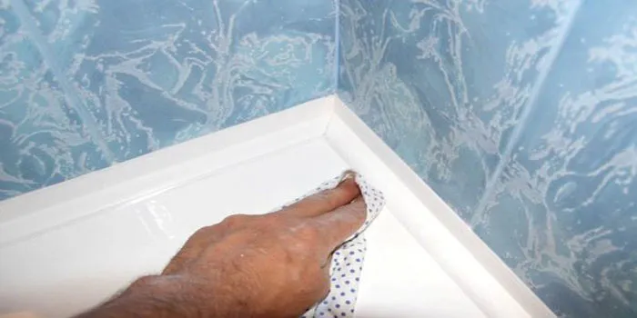 Очистка ванны от остатков силиконового герметика