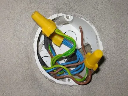 Осмотр проводов выключателя