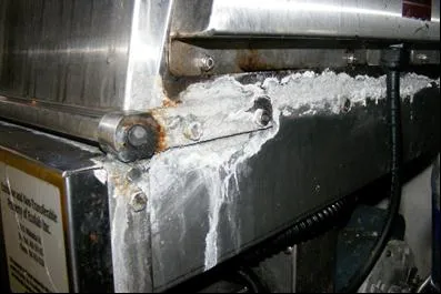 При продолжительном использовании посудомоечной машины без соли образуется стойкая накипь