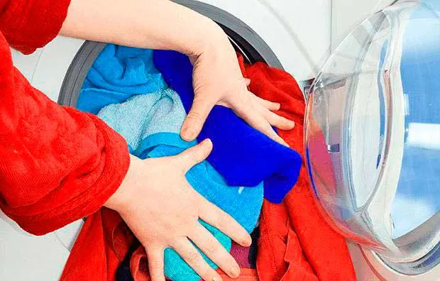 Перегрузка стиралки бельем - одна из причин поломки подшипника