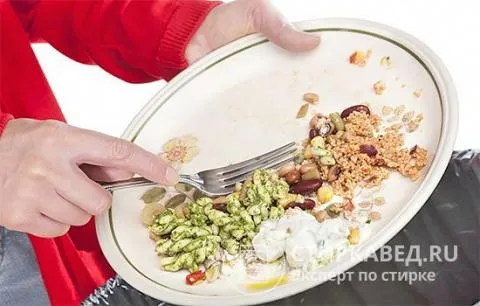 Очистка тарелок от остатков пищи не займет много времени