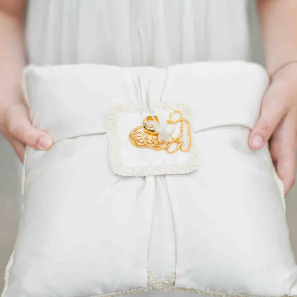 Как сделать подушечку для колец на свадьбу своими руками
