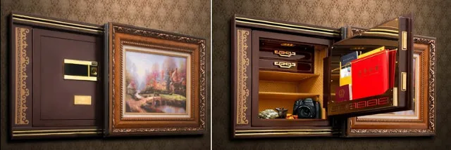 Встраиваемый сейф, спрятанный в стене за картиной.