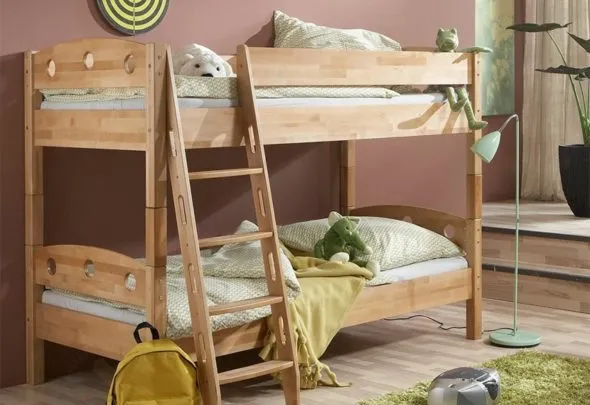 Двухъярусная кровать из мебельного щита