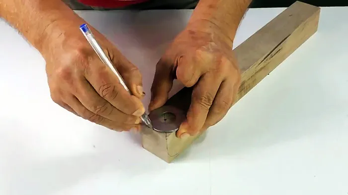 Как сделать компактную циркулярку из дрели с регулируемой глубиной пропила