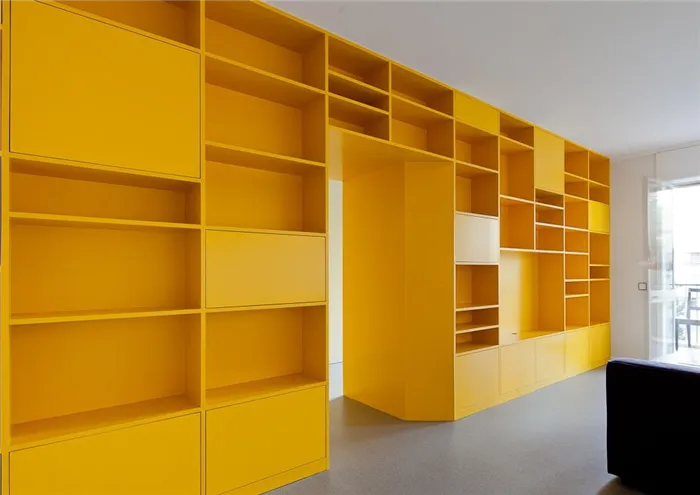 Желтый шкаф-перегородка из листового материала
