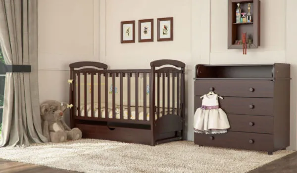 Кроватка для малышей до четырех лет