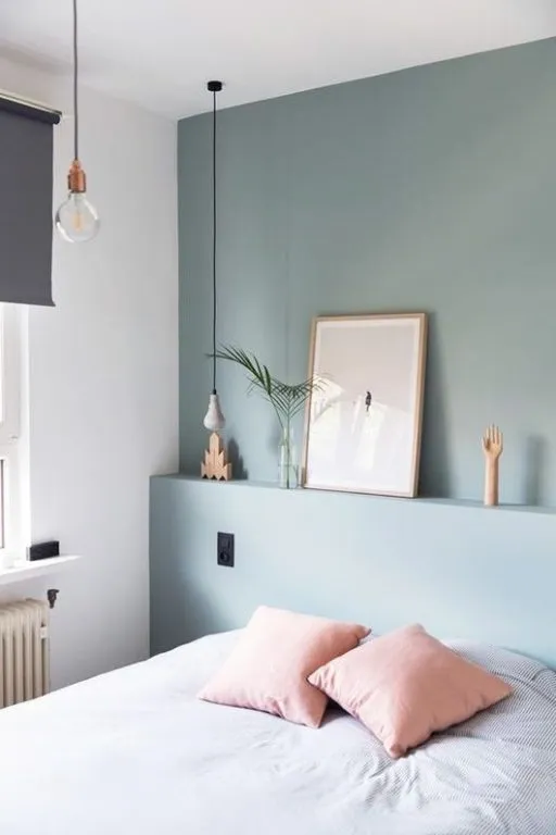 Серо-голубой цвет стен в спальне