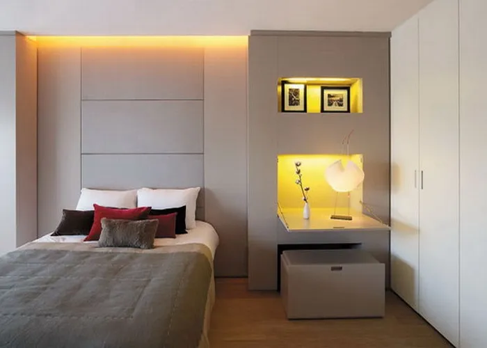 Пастельный серо-коричневый цвет стен в спальне