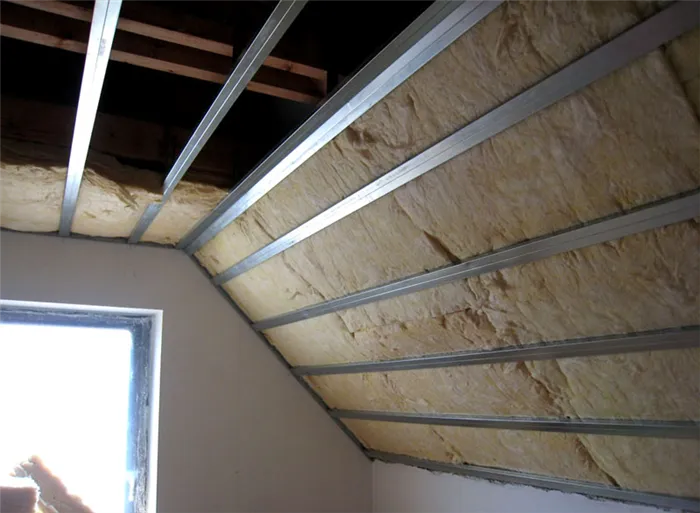 Один из вариантов утепления ломаной крыши без теплоизоляции верхнего ската, утепляется только нижний и потолок