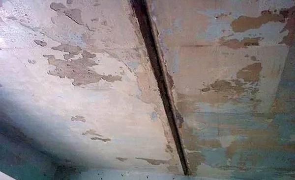Такие швы на потолке - не редкость