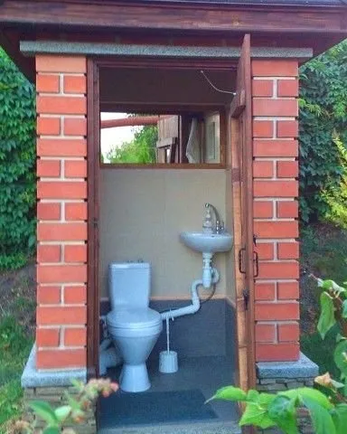 Зачем на даче нужен туалет