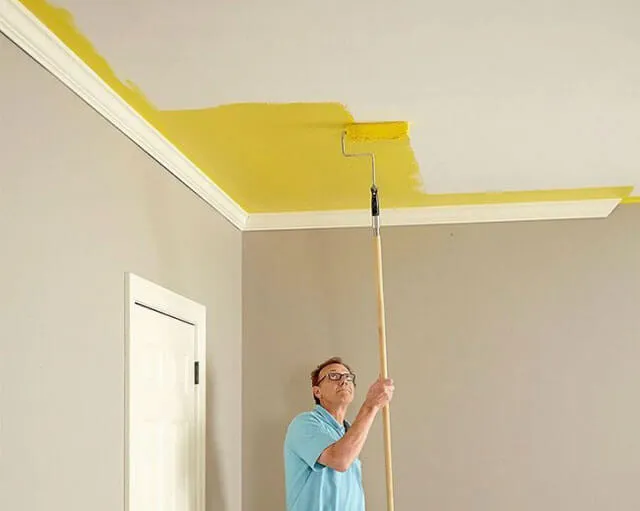 какой краской лучше красить потолок в комнате