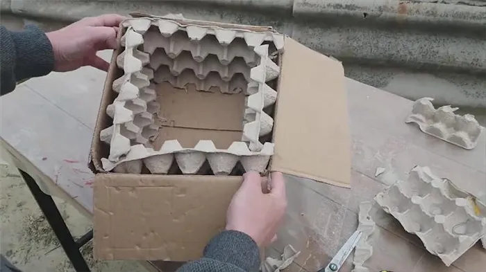 Форма для вазона из картона и лотков для яиц