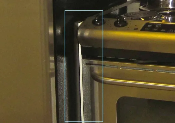 Экран между плитой и холодильником