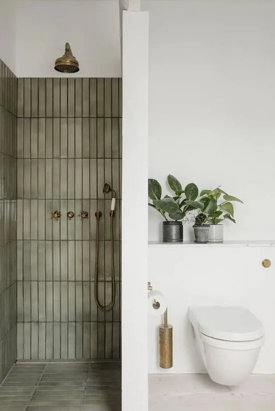 серо-оливковая плитка в ванной